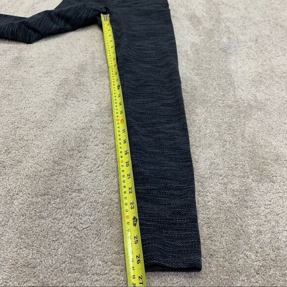 𝅺BLACK and gray Lululemon leggings size 4 - Picture 11 of 12